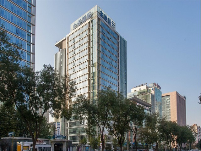 汕头小众风轻奢礼服原创设计